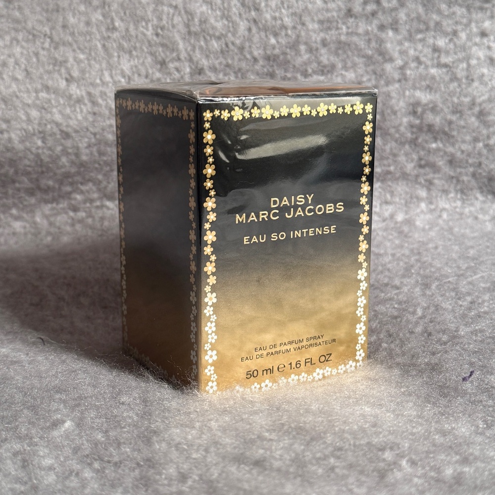 MARC JACOBS Eau So Intense - NEW